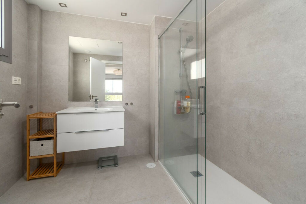 Middle Floor Apartment El Chaparral Málaga - image 17