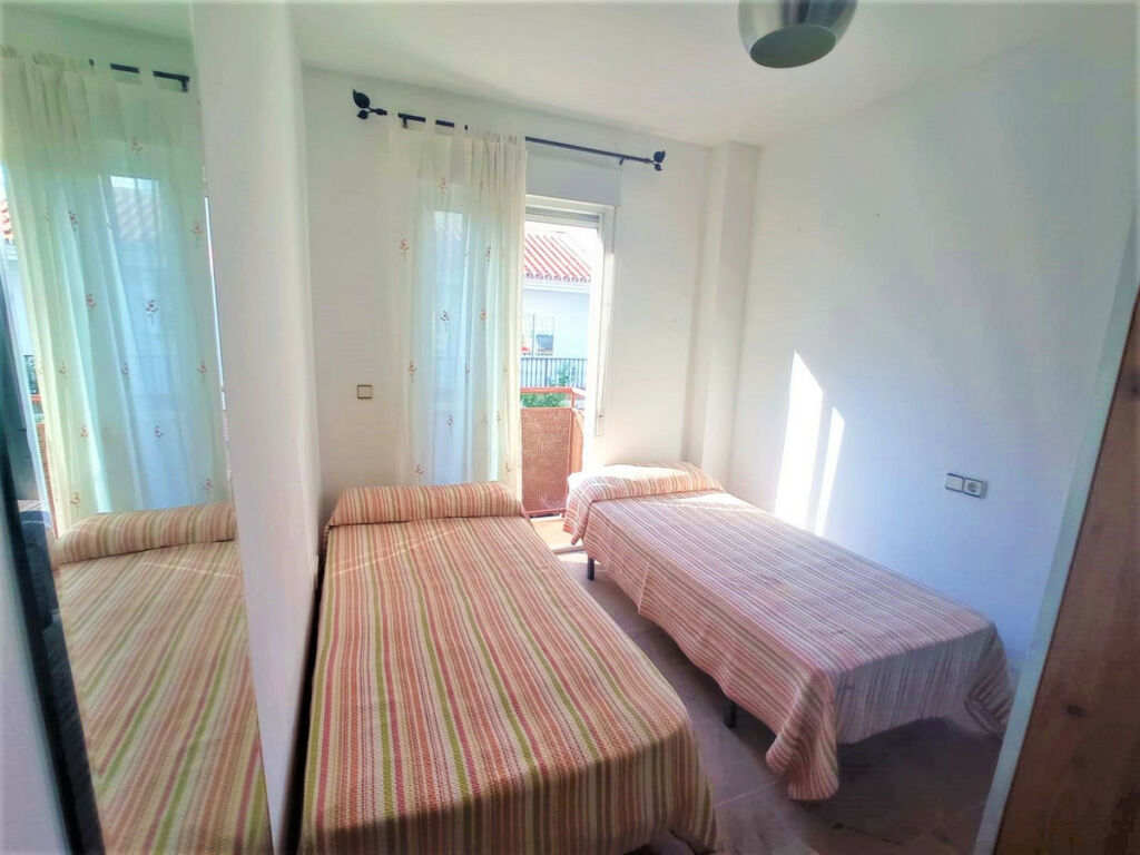 Middle Floor Apartment Los Boliches Málaga - image 15