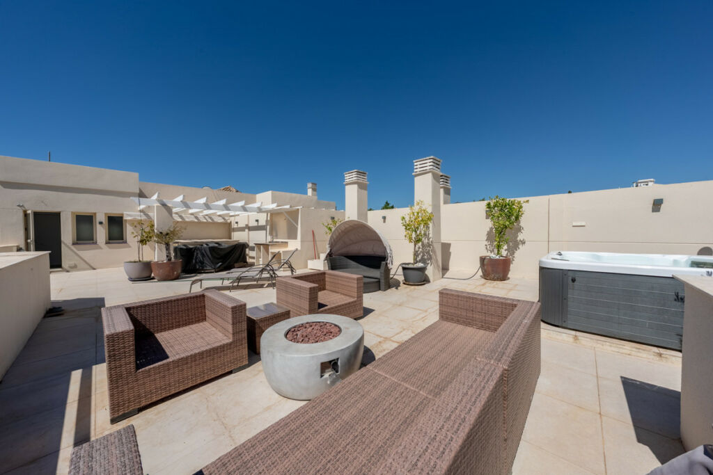 Penthouse Duplex Nueva Andalucía Málaga - image 17