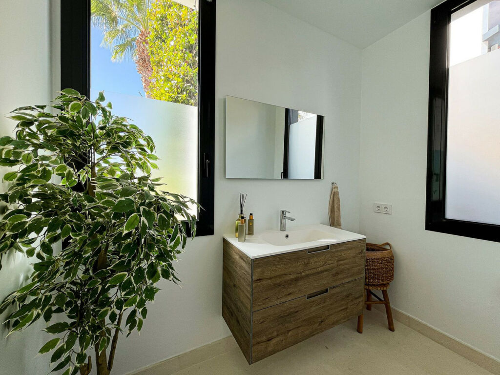 Semi-Detached House Cabopino Málaga - image 17