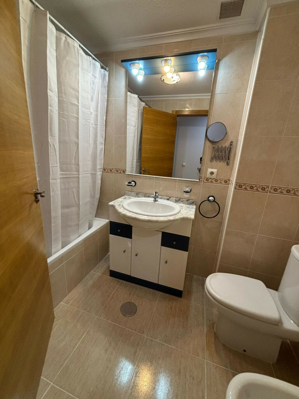 Middle Floor Apartment Torrevieja Alicante - image 17
