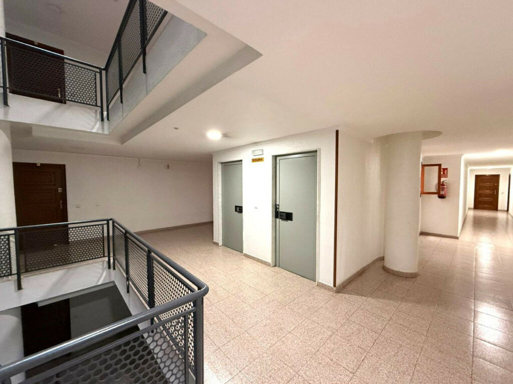 Middle Floor Apartment Torrevieja Alicante - image 18