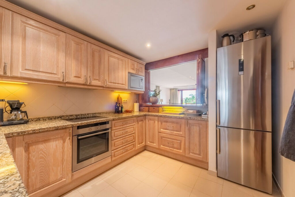 Middle Floor Apartment New Golden Mile Málaga - image 18