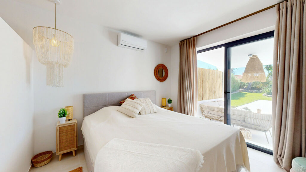 Detached Villa Estepona Málaga - image 4