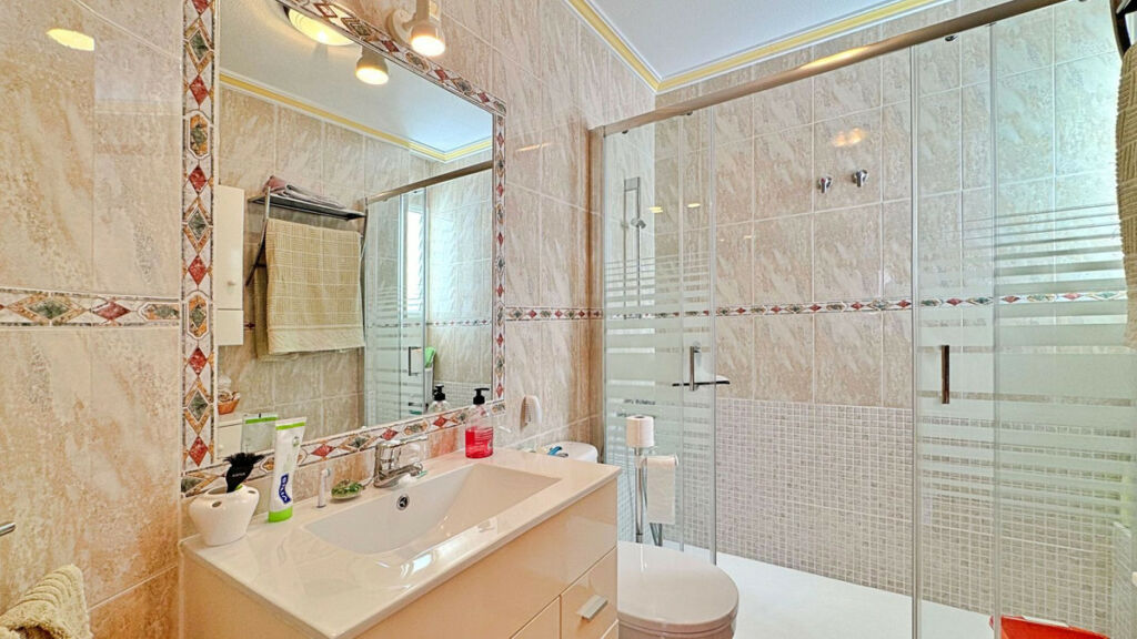 Middle Floor Apartment La Zenia Alicante - image 18