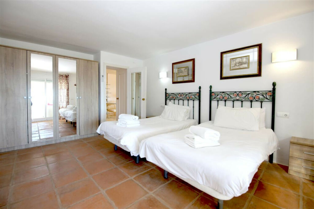 Semi-Detached House Estepona Málaga - image 18