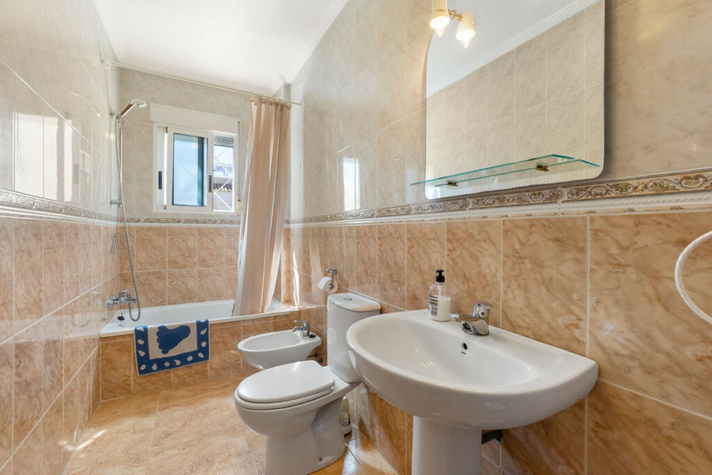 Townhouse Torrevieja Alicante - image 18