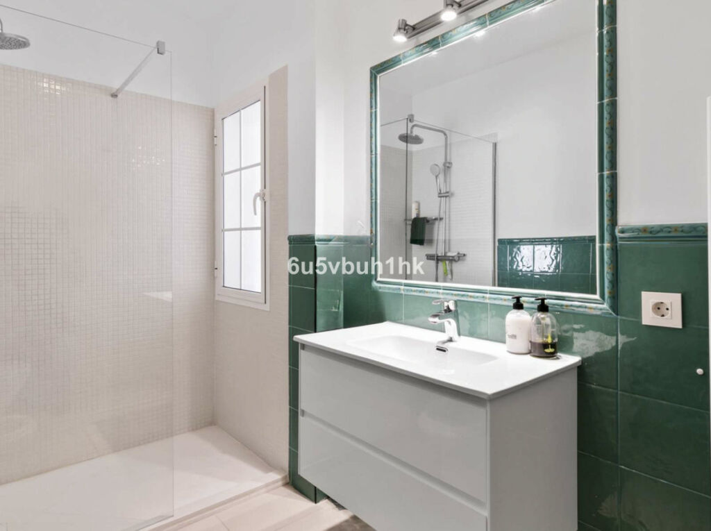 Townhouse El Paraiso Málaga - image 18
