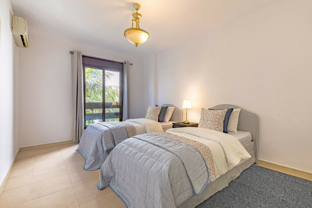 Middle Floor Apartment Nueva Andalucía Málaga - image 18