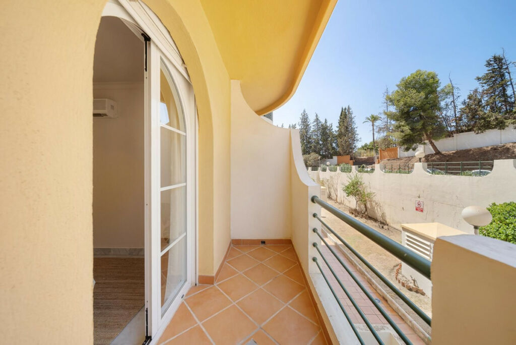 Middle Floor Apartment Nueva Andalucía Málaga - image 18