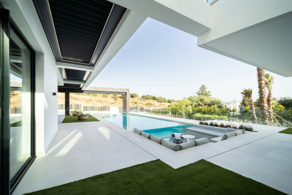 Detached Villa El Paraiso Málaga - image 18