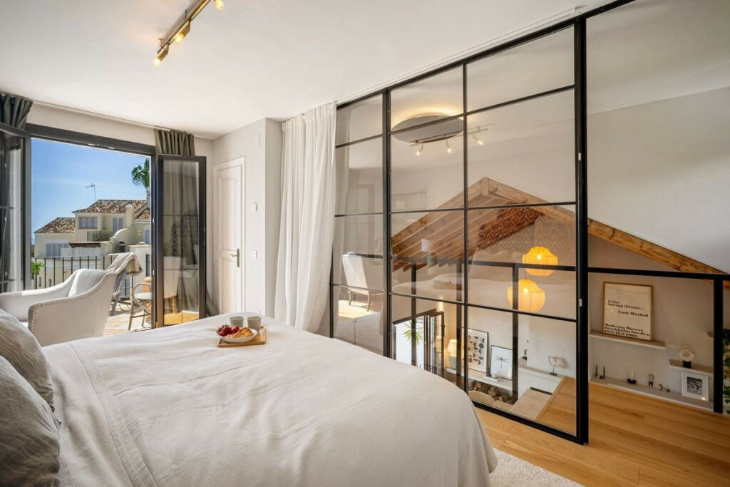 Townhouse Nagüeles Málaga - image 18