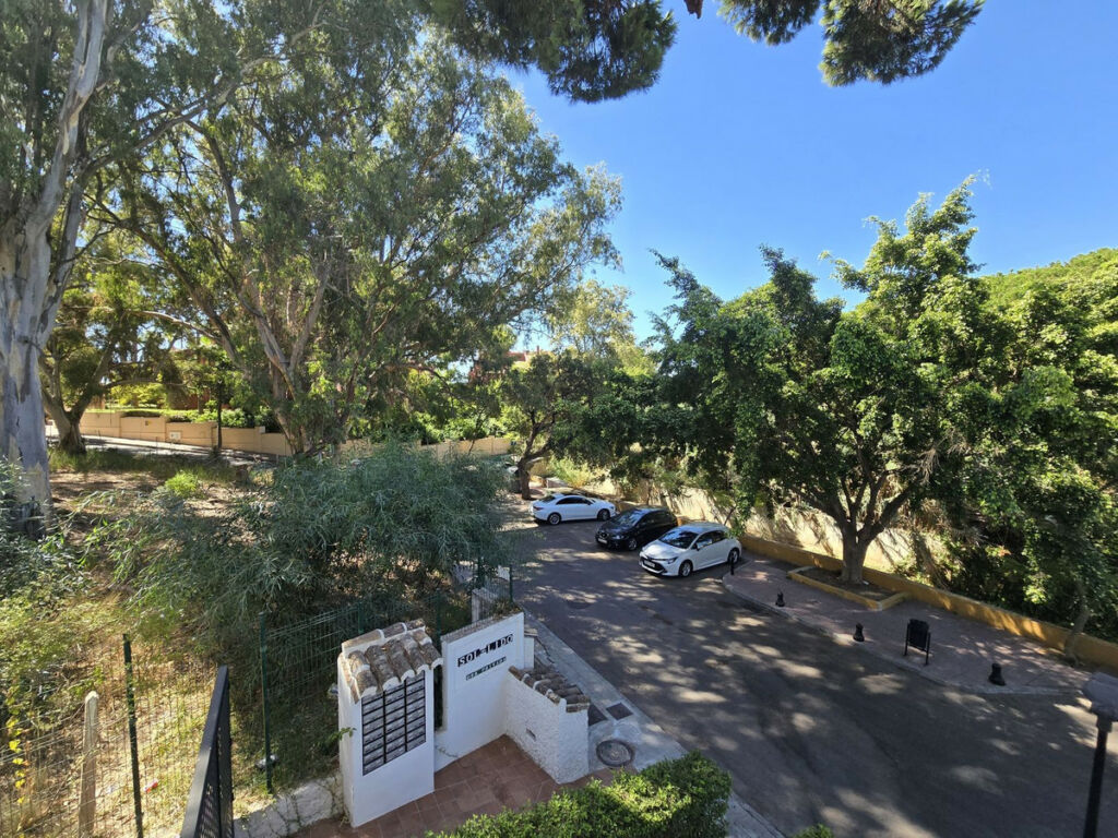 Semi-Detached House Elviria Málaga - image 18