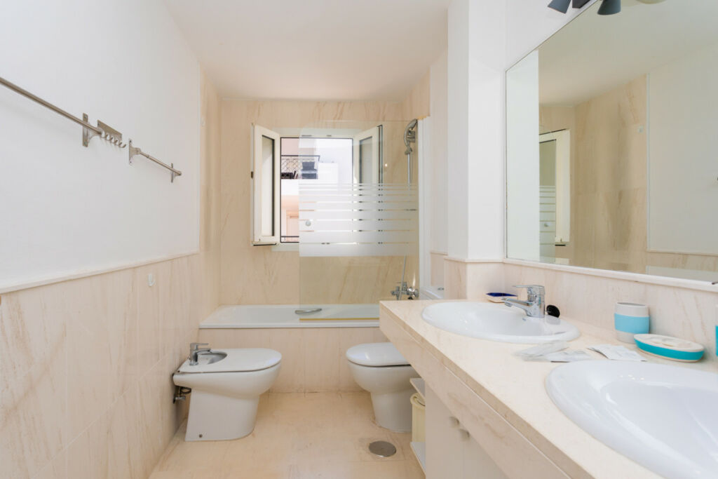 Middle Floor Apartment Calahonda Málaga - image 18