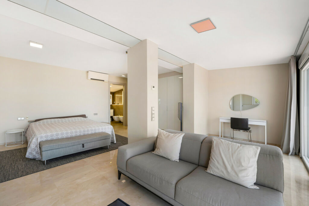 Detached Villa Nueva Andalucía Málaga - image 18