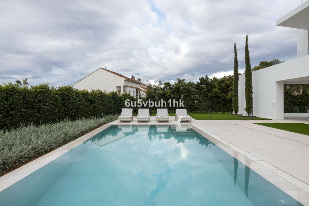 Detached Villa The Golden Mile Málaga - image 18