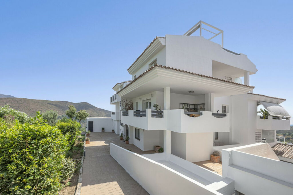Middle Floor Apartment La Mairena Málaga - image 18