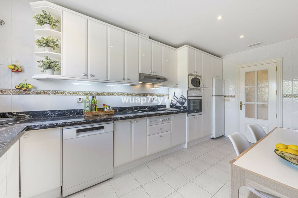 Penthouse Estepona Málaga - image 18