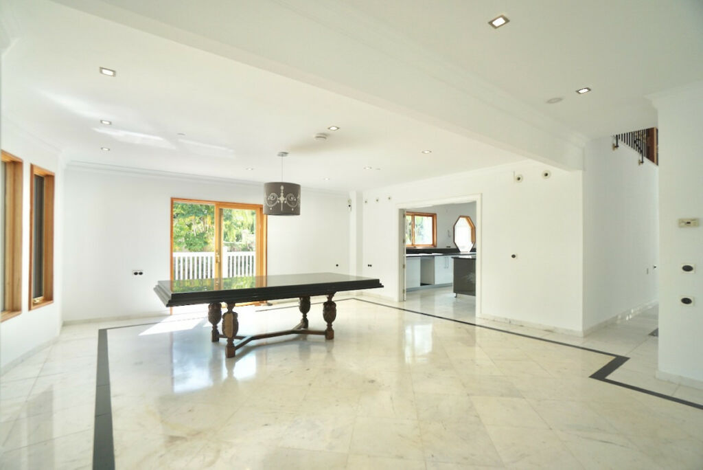 Detached Villa Benahavís Málaga - image 18