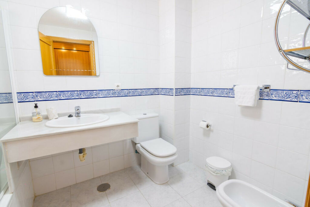 Middle Floor Apartment Estepona Málaga - image 18