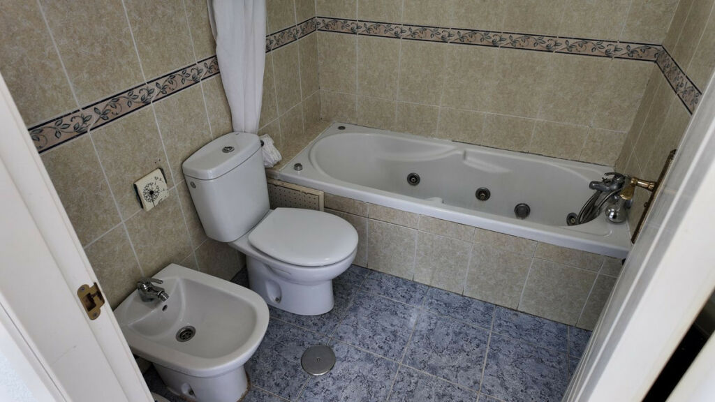Middle Floor Apartment Benalmadena Málaga - image 18
