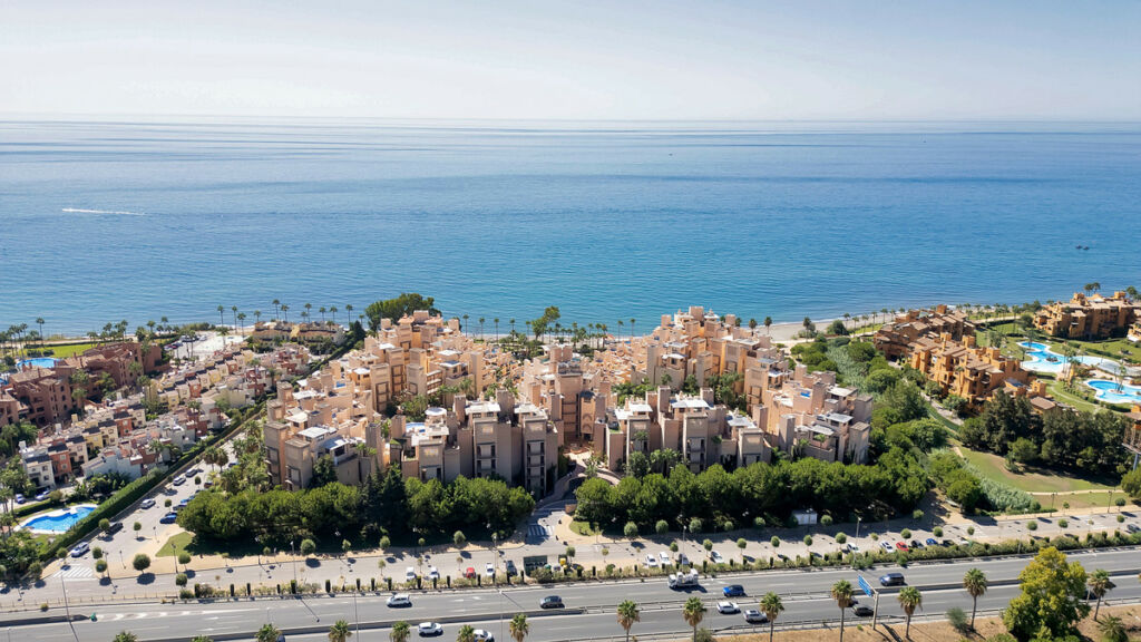 Middle Floor Apartment Estepona Málaga - image 18