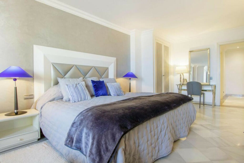 Middle Floor Apartment Puerto Banús Málaga - image 18