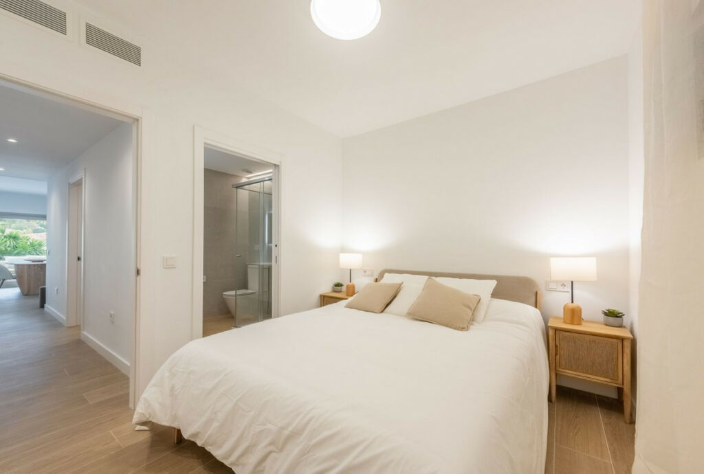 Middle Floor Apartment The Golden Mile Málaga - image 18
