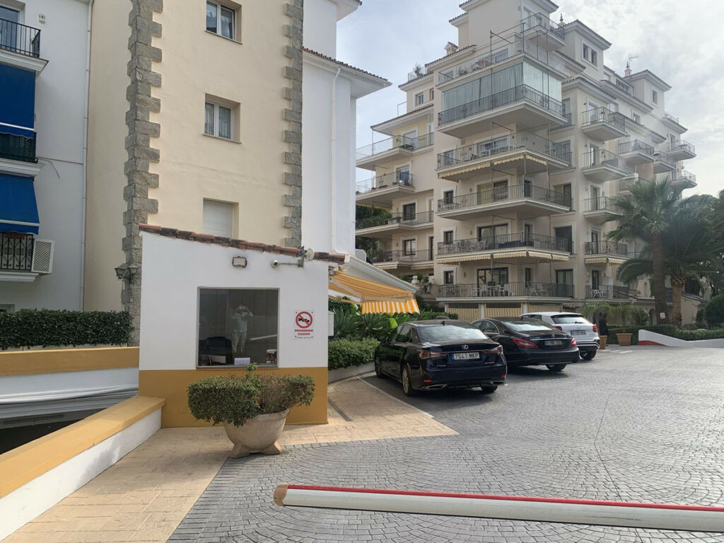 Ground Floor Apartment Puerto Banús Málaga - image 21