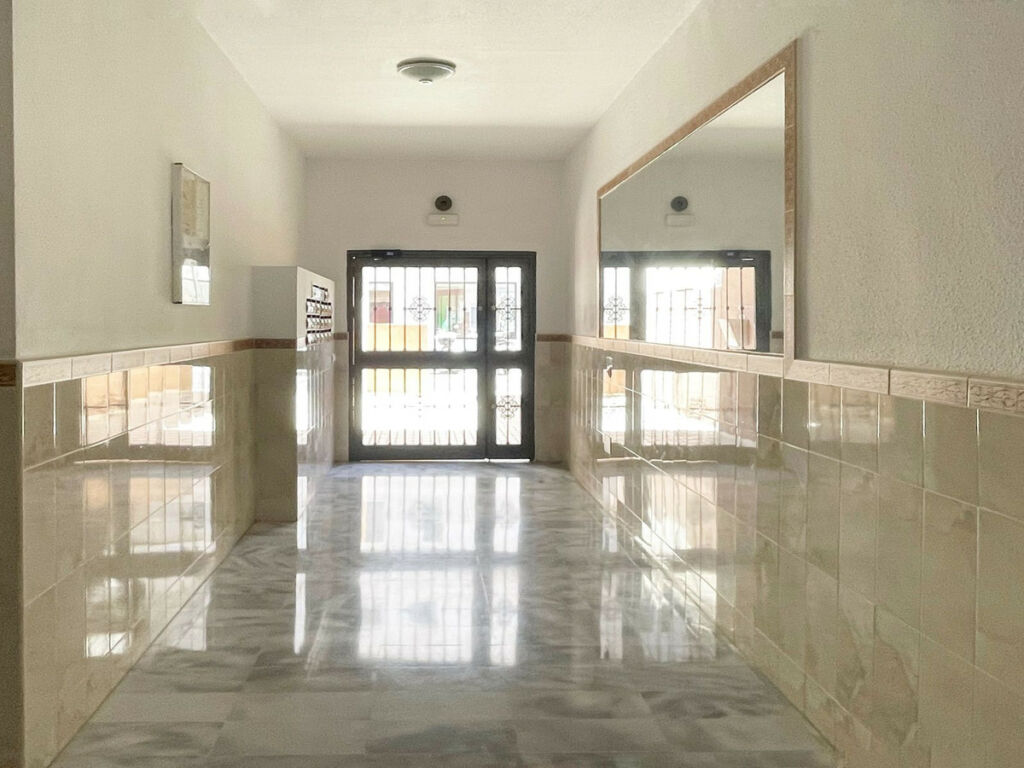 Middle Floor Apartment Las Lagunas Málaga - image 18