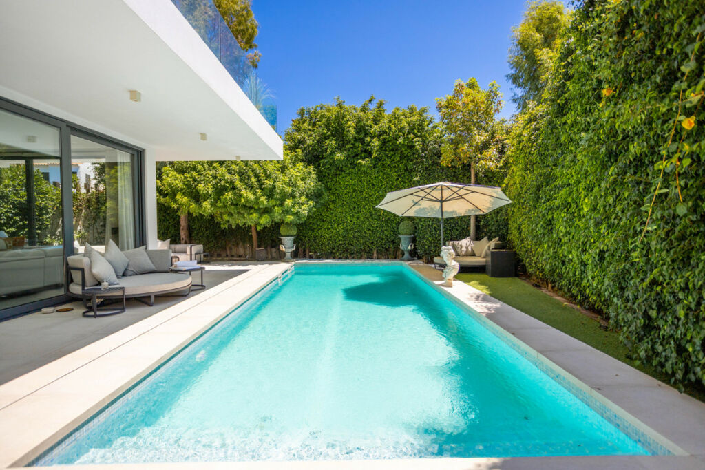 Detached Villa Estepona Málaga - image 18