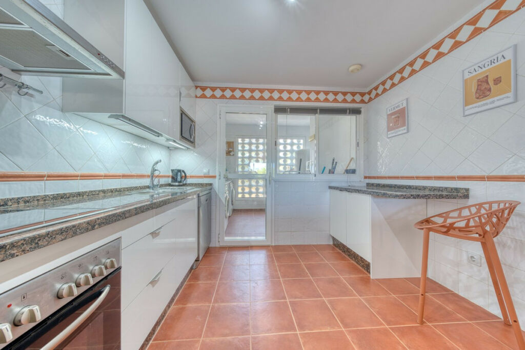 Townhouse La Duquesa Málaga - image 19