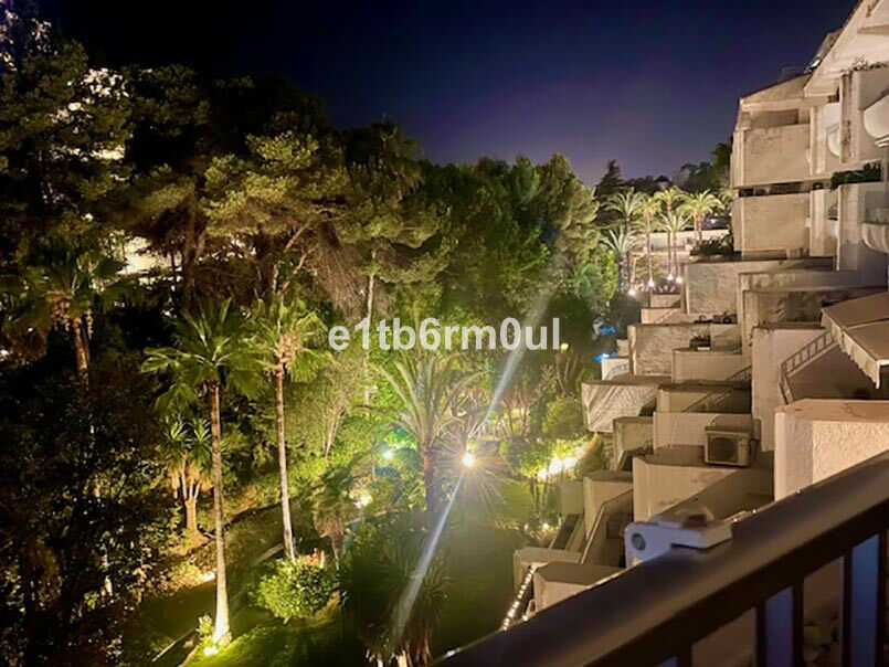 Middle Floor Apartment The Golden Mile Málaga - image 18