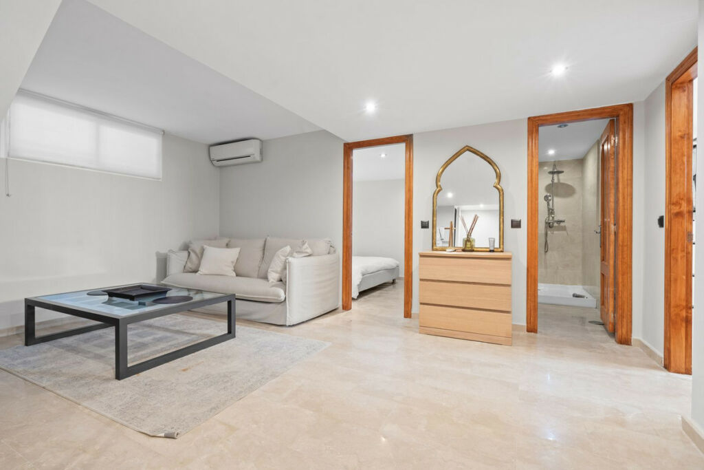 Detached Villa Nueva Andalucía Málaga - image 18