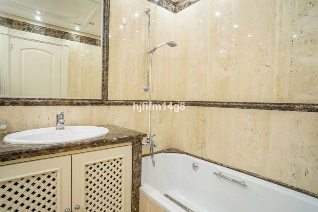 Ground Floor Apartment Puerto Banús Málaga - image 18