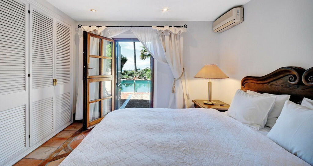Detached Villa Elviria Málaga - image 18