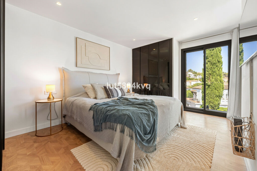 Detached Villa Nueva Andalucía Málaga - image 18