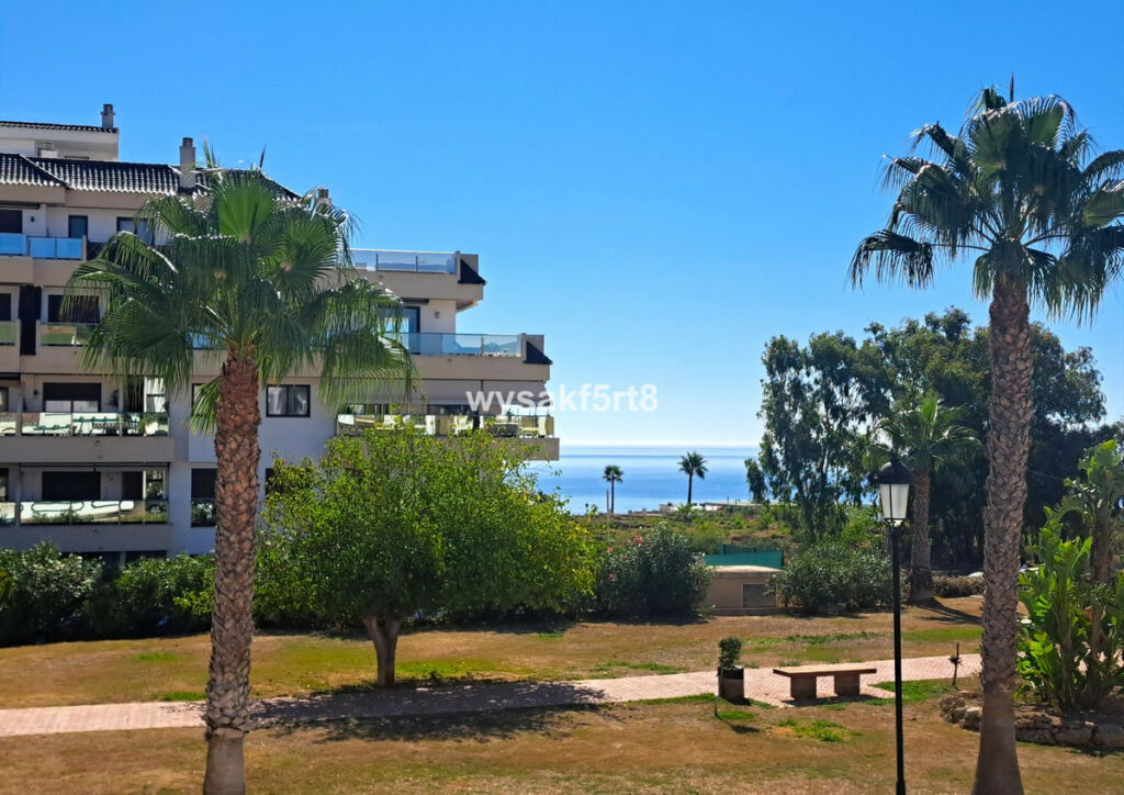 Middle Floor Apartment La Duquesa Málaga - image 18