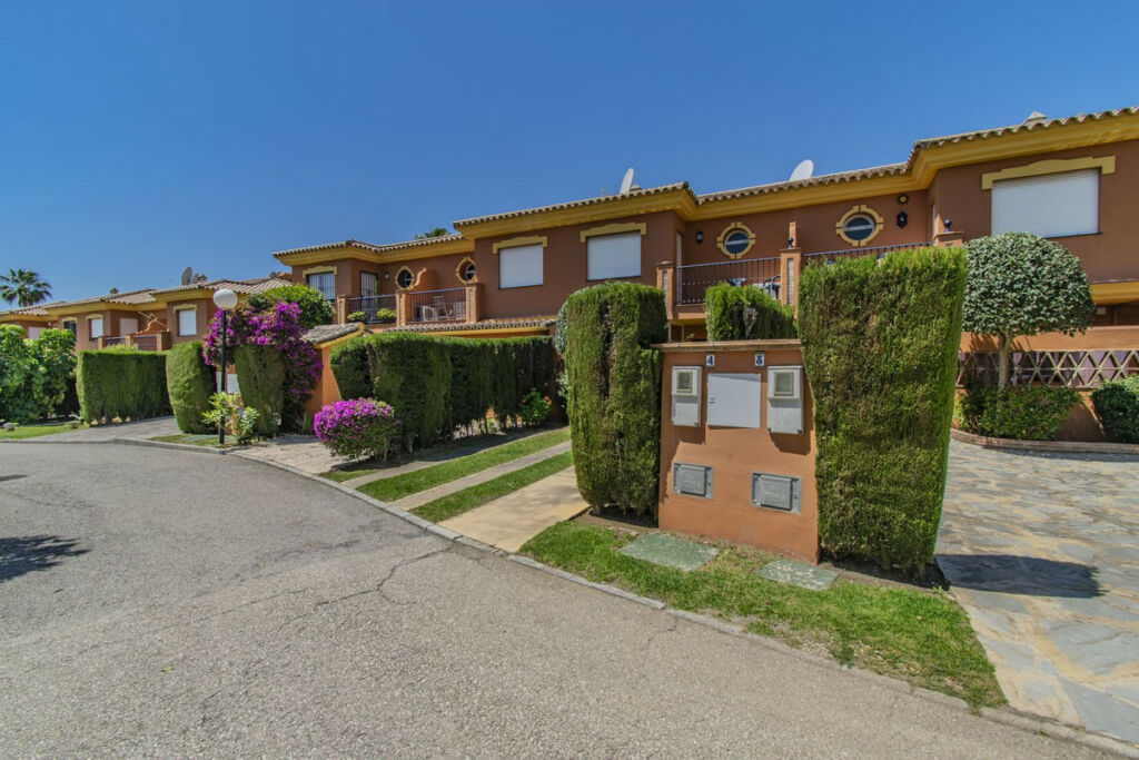 Townhouse Atalaya Málaga - image 18