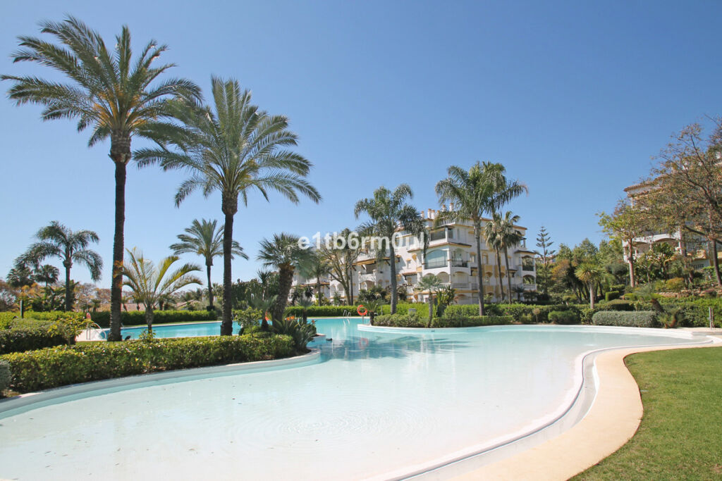 Middle Floor Apartment The Golden Mile Málaga - image 18