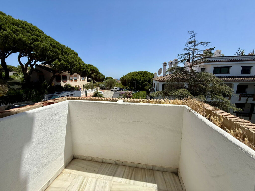 Middle Floor Apartment Calahonda Málaga - image 18