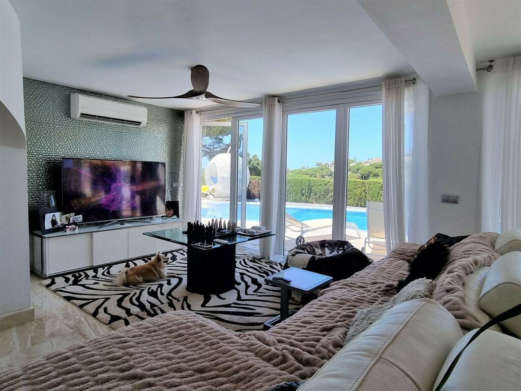 Detached Villa Elviria Málaga - image 18