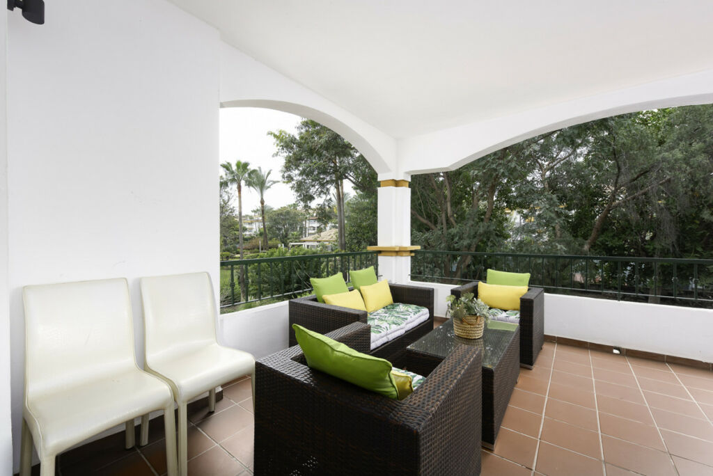 Middle Floor Apartment Nueva Andalucía Málaga - image 18