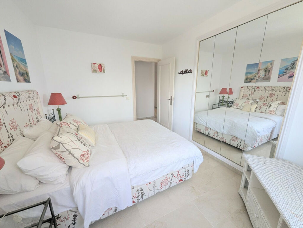Penthouse Calahonda Málaga - image 23