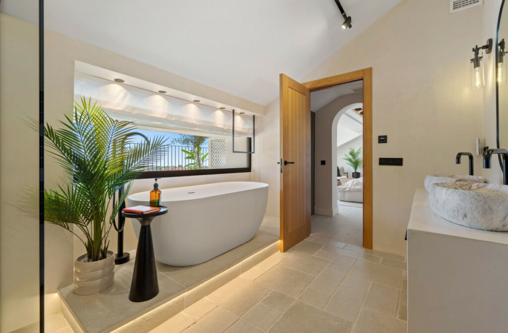 Detached Villa Nueva Andalucía Málaga - image 18