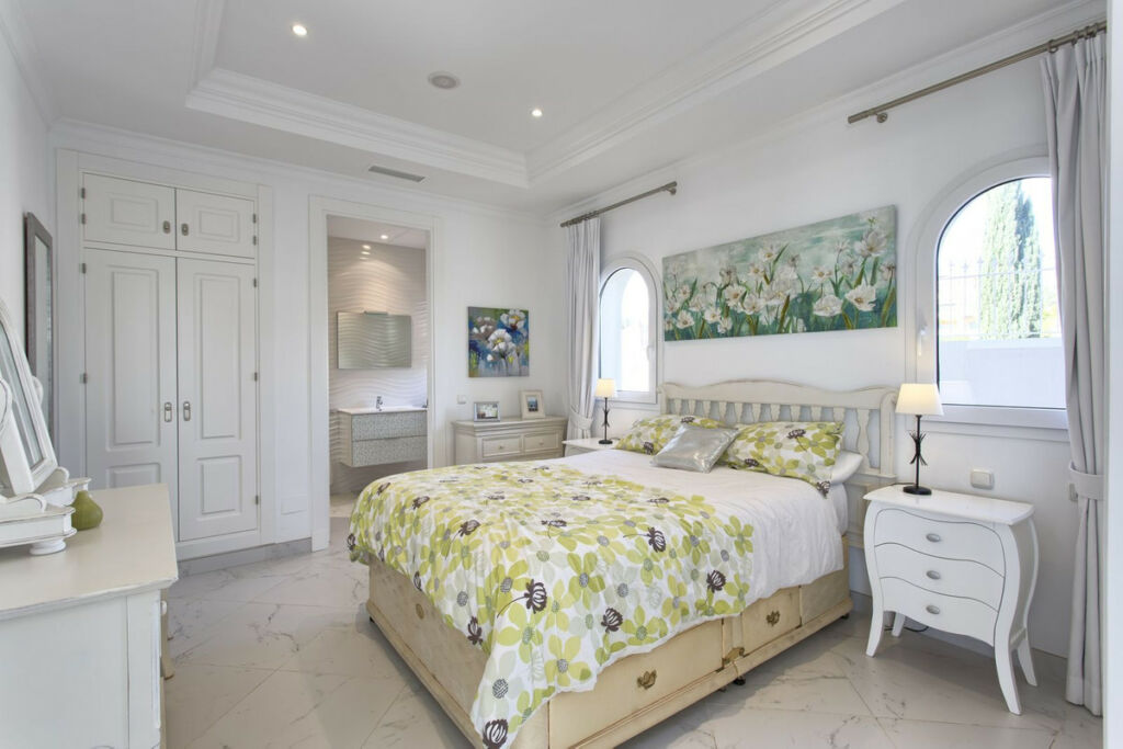 Detached Villa Los Flamingos Málaga - image 18