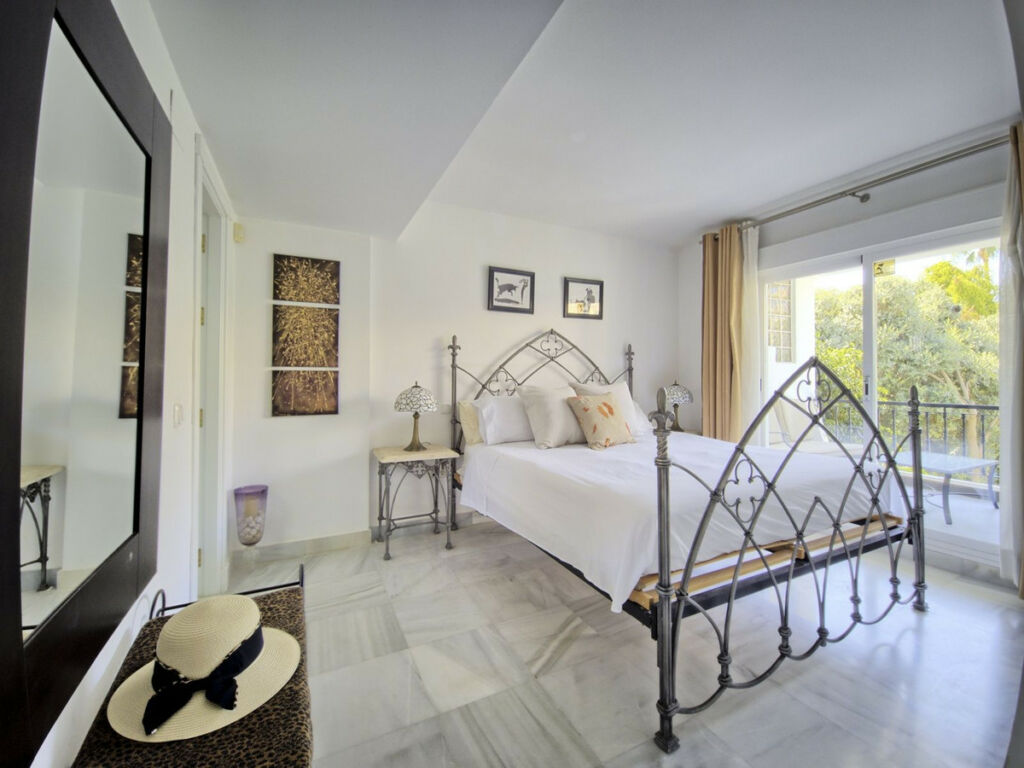 Townhouse Nueva Andalucía Málaga - image 18