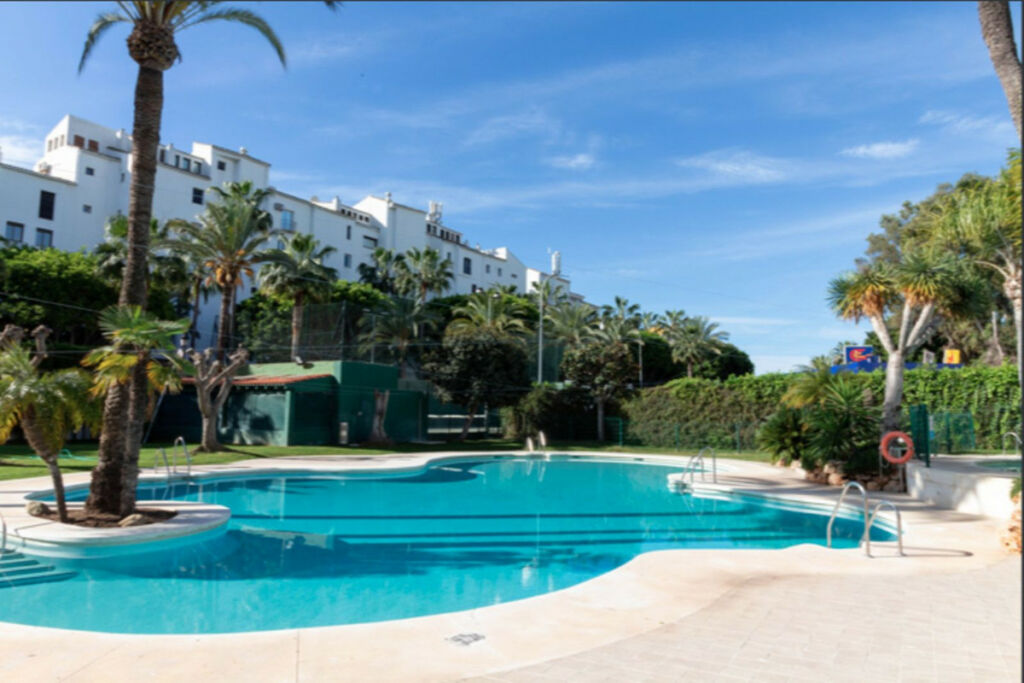 Middle Floor Apartment Puerto Banús Málaga - image 18