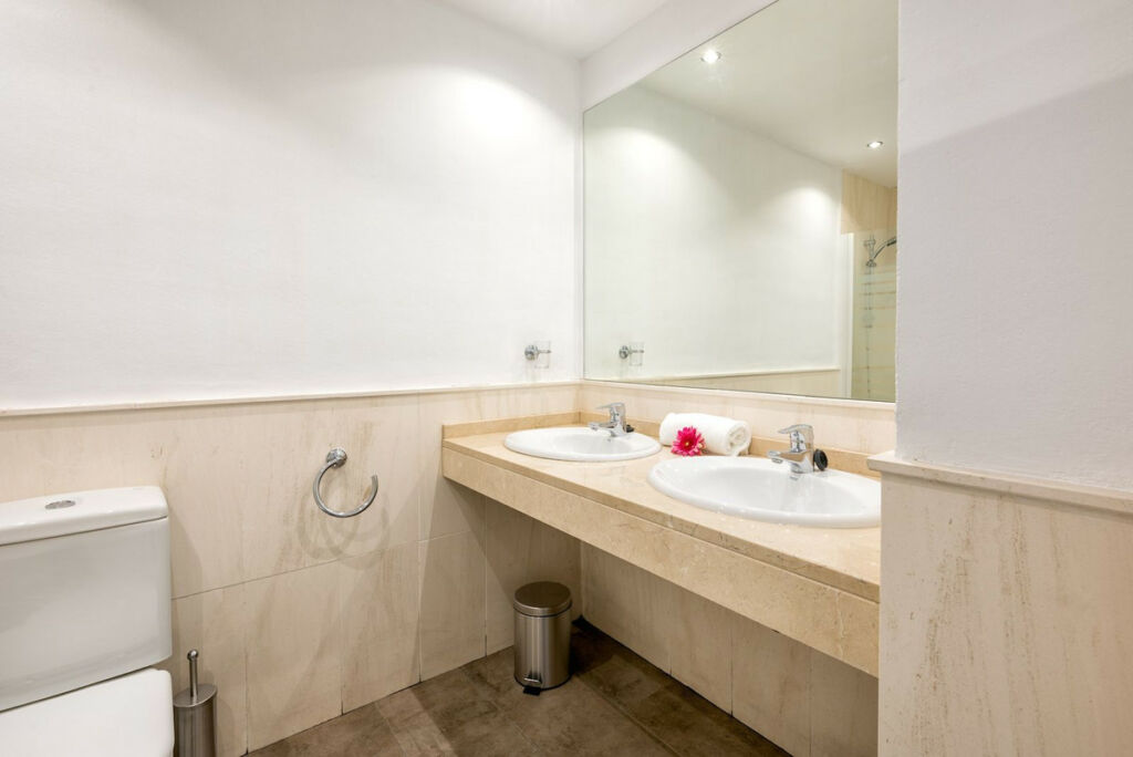 Middle Floor Apartment Calahonda Málaga - image 18