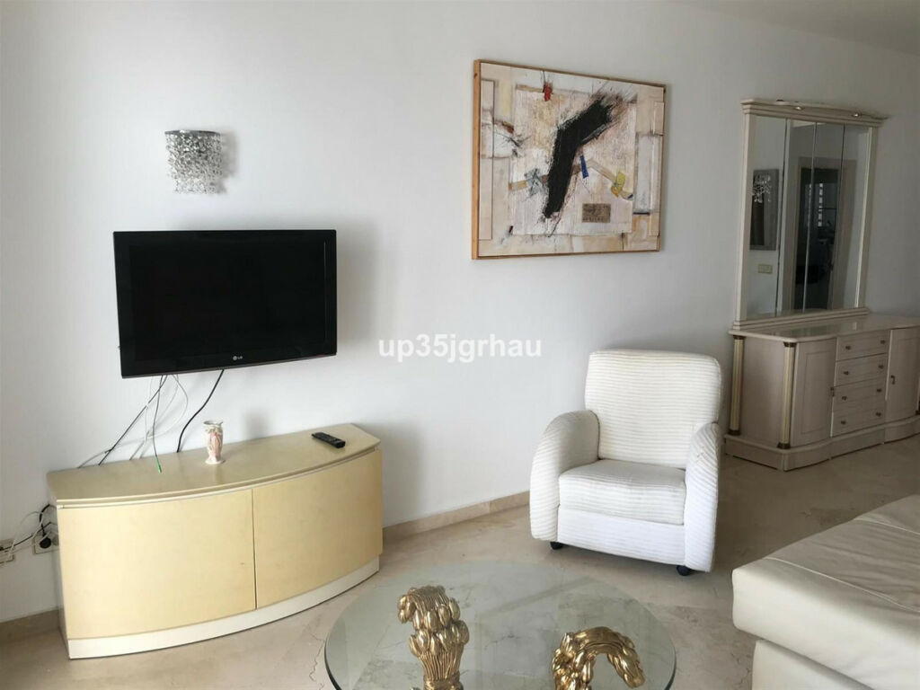 Middle Floor Apartment Estepona Málaga - image 19